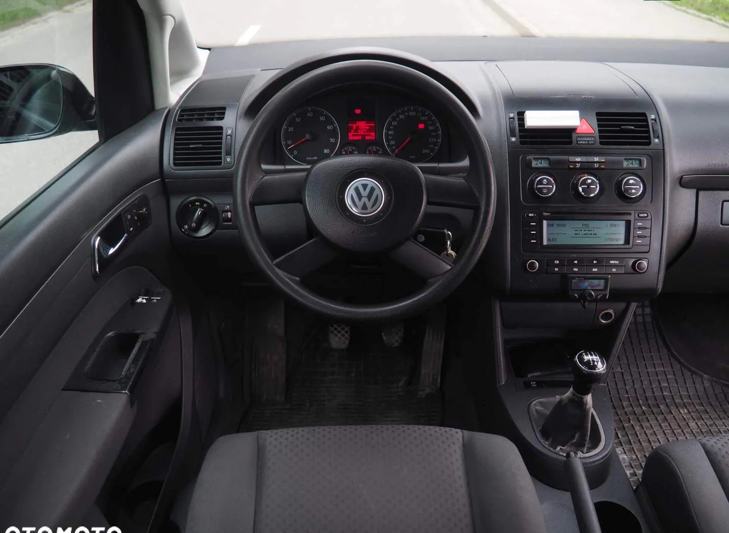 Volkswagen Touran cena 11900 przebieg: 228240, rok produkcji 2003 z Rzepin małe 704